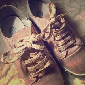 Light pink shiny sneaker shoes for woman and kids!
